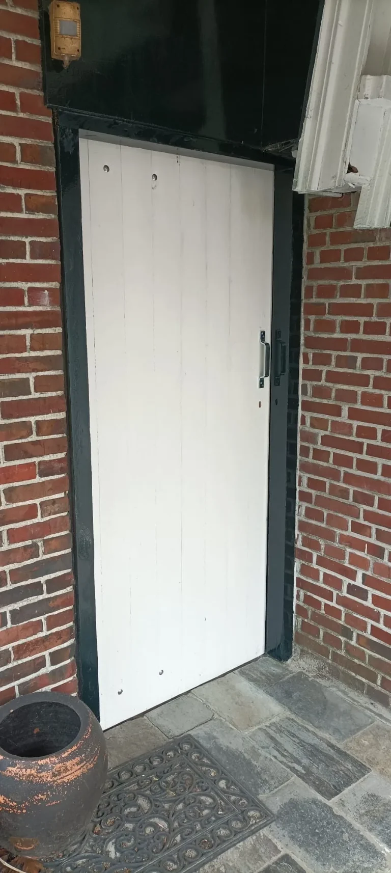 Vernieuwde achterdeur na de renovatie